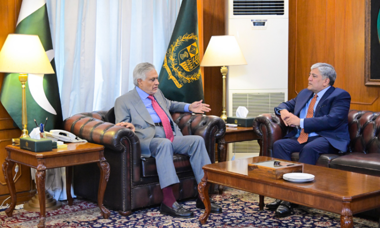 Dar directs envoy to strengthen Pakistan-UAE cooperation