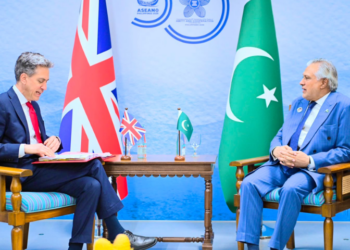 Dar, UK foreign secretary reaffirm commitment to stronger Pakistan-UK ties