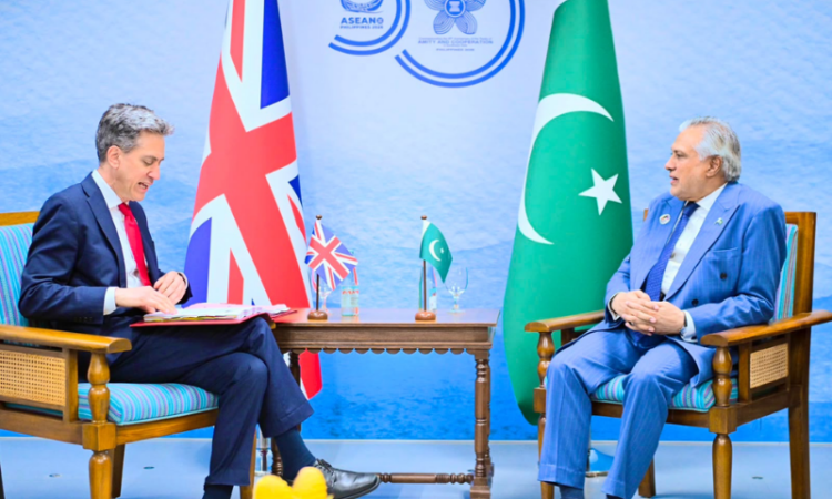 Dar, UK foreign secretary reaffirm commitment to stronger Pakistan-UK ties