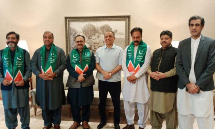 Former AJK PM Sardar Tanveer Ilyas joins IPP ahead of July 27 polls