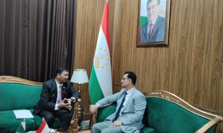 Tajikistan Ambassador meets Coordinator General of COMSTECH