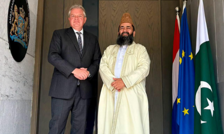 Badshahi Mosque grand imam meets Dutch ambassador