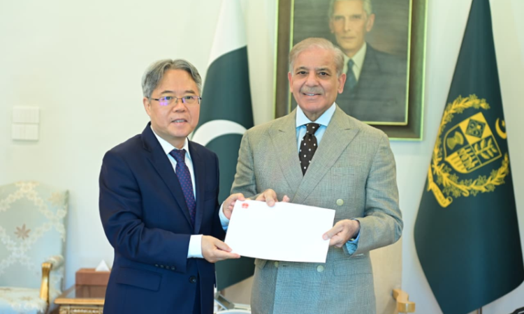 Chinese ambassador calls on PM Shehbaz, conveys President Xi's message