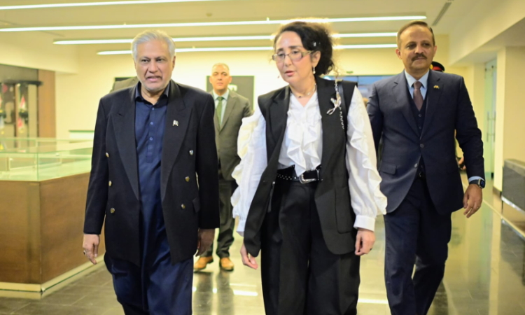 Ishaq Dar arrives in Jordan for ministerial meeting on Jerusalem