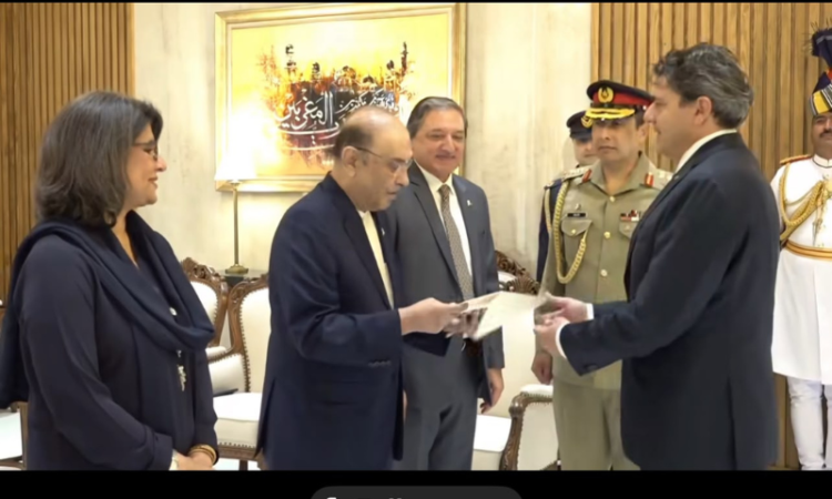 President receives credentials from Italian ambassador-designate