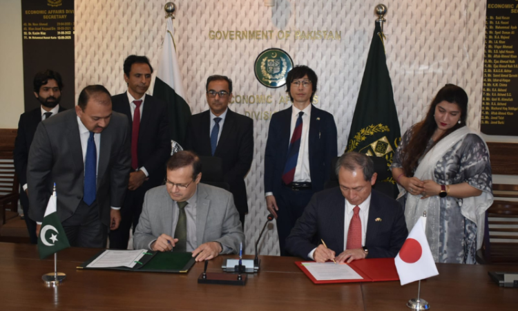 Japan extends Rs350m grant for human resource development scholarships in Pakistan