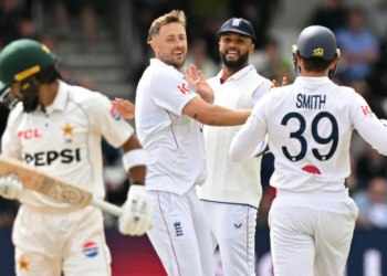 England crush Pakistan by an innings and 103 runs in Headingley Test