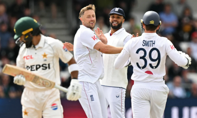 England crush Pakistan by an innings and 103 runs in Headingley Test