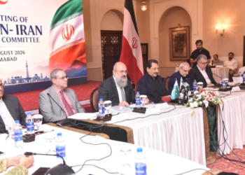 Pakistan, Iran reaffirm commitment to raise bilateral trade to $10 billion