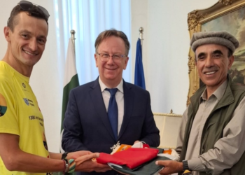 Polish ambassador meets cyclist after 1,390-km Pakistan journey