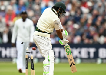 England pace attack leaves Pakistan reeling in third Test