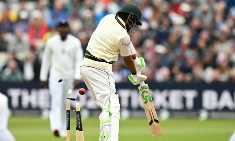 England pace attack leaves Pakistan reeling in third Test