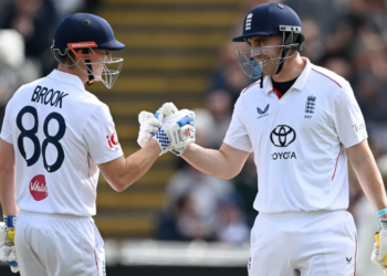 England take 320-run lead over Pakistan in third Test
