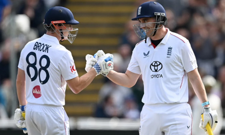 England take 320-run lead over Pakistan in third Test