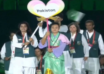 Fatima Sana, Noor Zaman lead Pakistan as flag-bearers at Asian Games opening