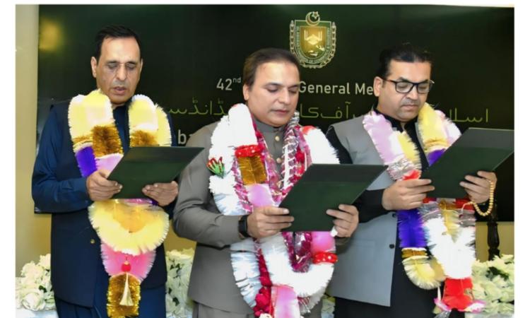 Zikria Akbar Zia takes oath as ICCI president