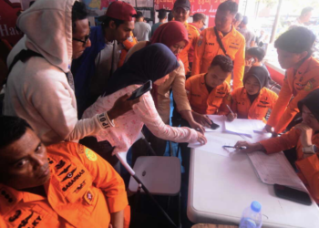 Six killed as Indonesian passenger ship sinks in Java Sea