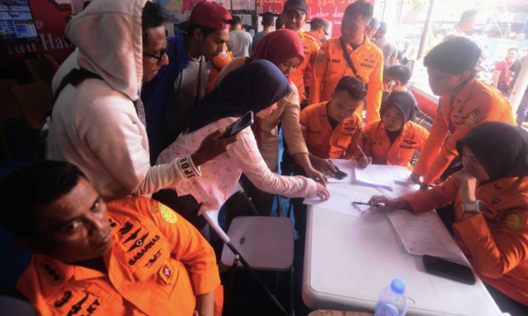 Six killed as Indonesian passenger ship sinks in Java Sea