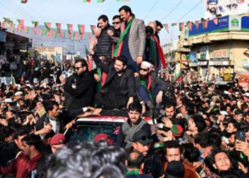 KP police barred from facilitating PTI march to Islamabad