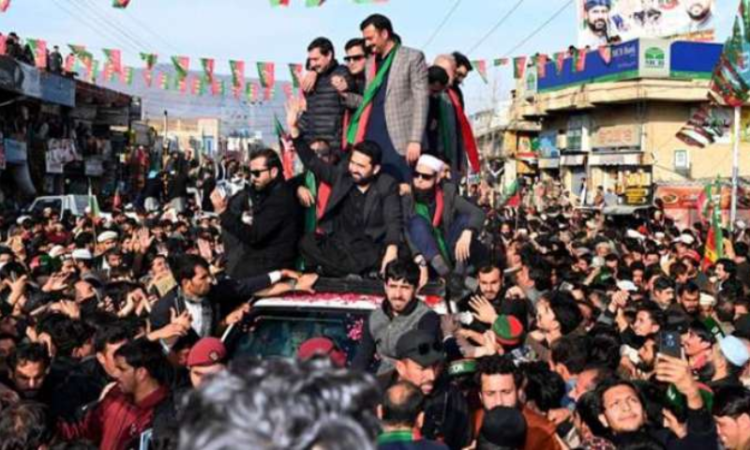 KP police barred from facilitating PTI march to Islamabad