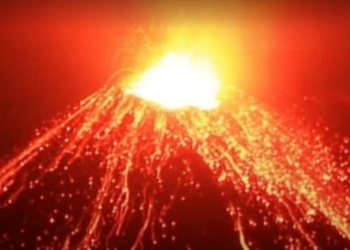 Mount Anak Krakatau eruption disrupts flights, schools and fishing in Indonesia