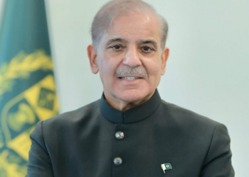 PM pays tribute to martyrs, veterans on Defence Day