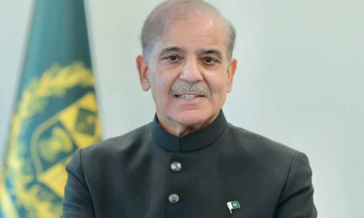 PM pays tribute to martyrs, veterans on Defence Day