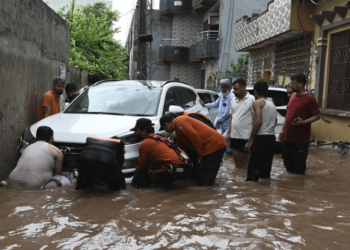 Heavy rain triggers urban flooding in Islamabad, Rawalpindi as Leh Nullah rises