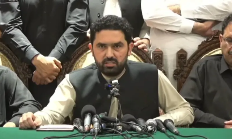 PTI postpones Islamabad march to October 4