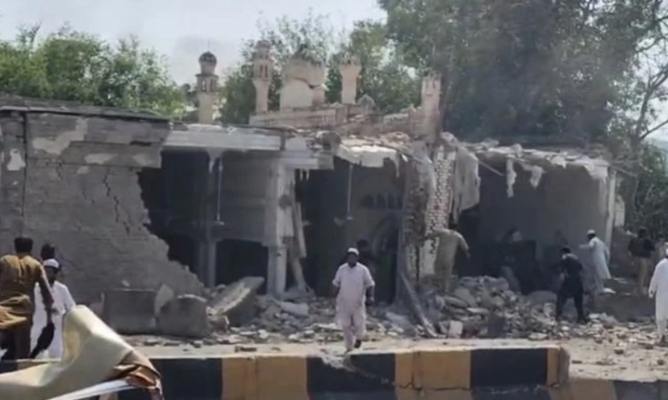 Kohat blast leaves 21 martyred, 57 injured as clearance operation continues
