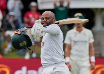 South Africa thrash Australia by an innings to level Test series