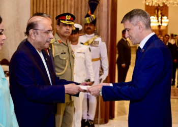 President Zardari receives credentials from Azerbaijani ambassador