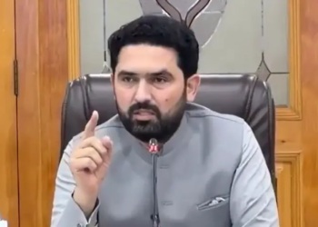 KP CM accuses governor of unconstitutional conduct as Asif hits back over terrorism
