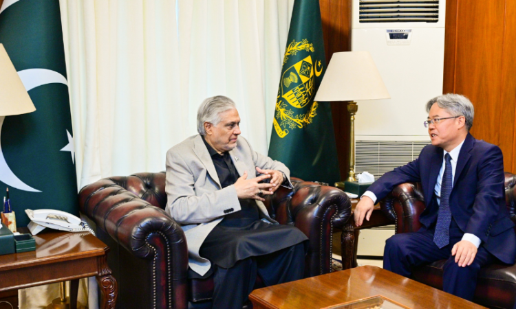 Dar, Chinese ambassador discuss bilateral cooperation and regional developments