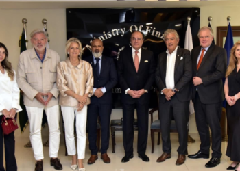 Finance minister highlights Pakistan’s investment potential to Dutch business delegation