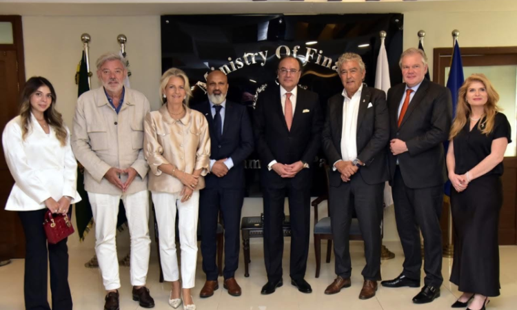 Finance minister highlights Pakistan’s investment potential to Dutch business delegation