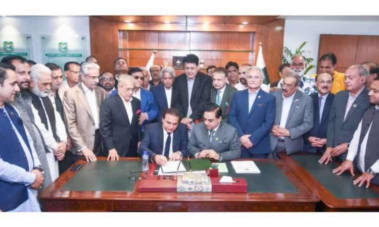 Zikria Zia takes charge as ICCI president