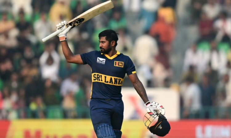 Sri Lanka set 326-run target for Pakistan in tri-series final