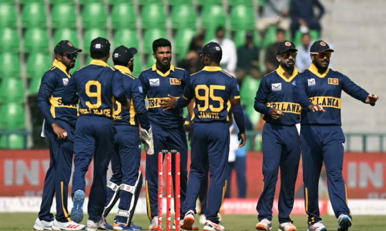 Sri Lanka thrash Pakistan by eight wickets to reach tri-series final