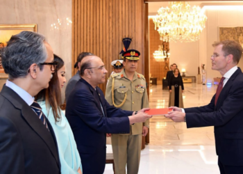 President Zardari receives credentials from Norwegian ambassador