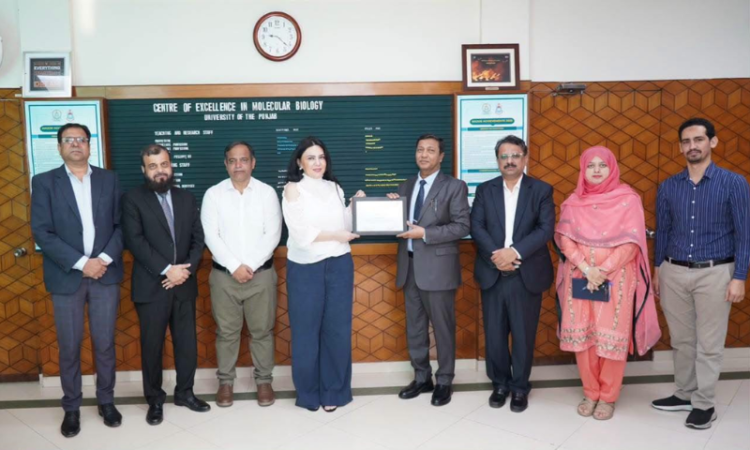OIC-COMSTECH chief reviews genome editing training, research collaboration at Punjab University