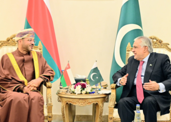 Dar, Omani foreign minister discuss bilateral ties and regional peace