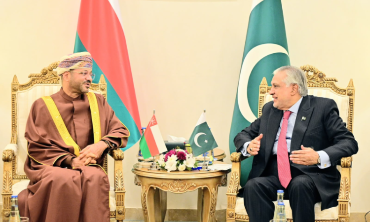 Dar, Omani foreign minister discuss bilateral ties and regional peace