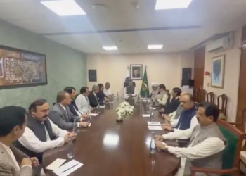 Govt, PTI agree to resume talks Saturday as Oct 4 march looms