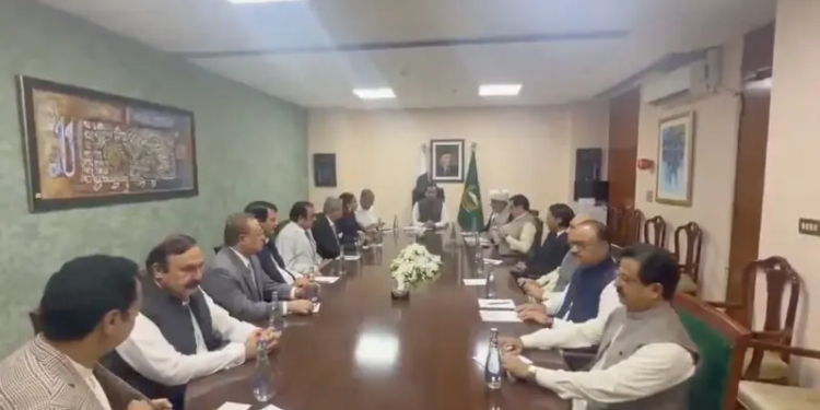 Govt, PTI agree to resume talks Saturday as Oct 4 march looms