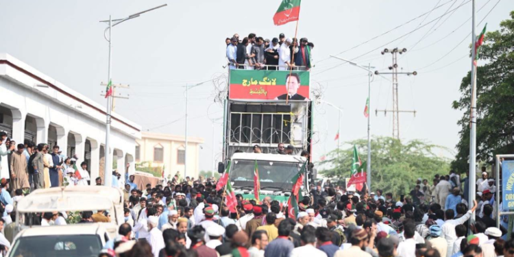 PTI march resumes as Sohail Afridi leads convoy towards Kohat