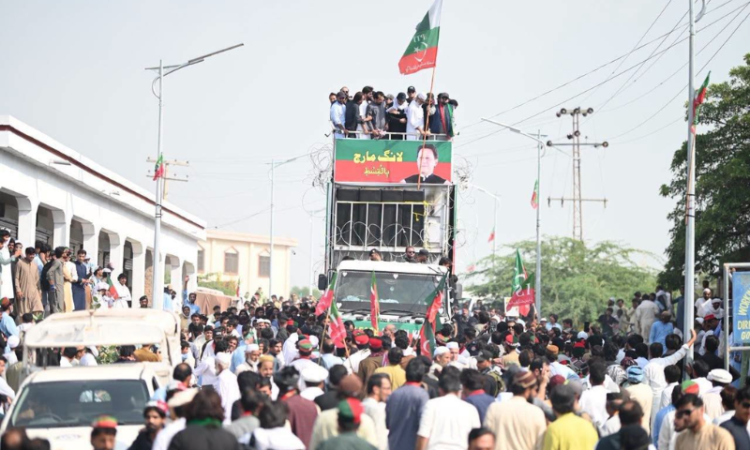 PTI march resumes as Sohail Afridi leads convoy towards Kohat