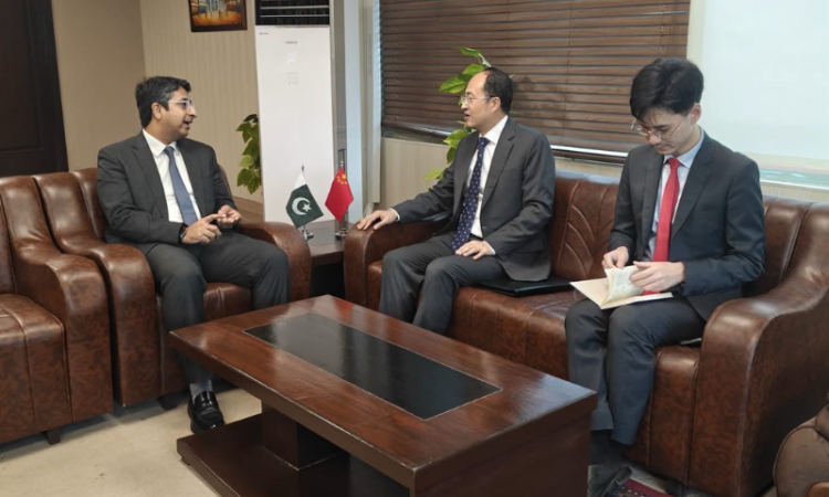 PM’s coordinator, Chinese diplomat discuss trade and investment cooperation